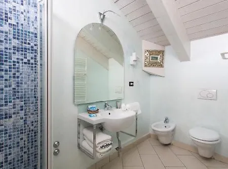 Flora Hotell 3*