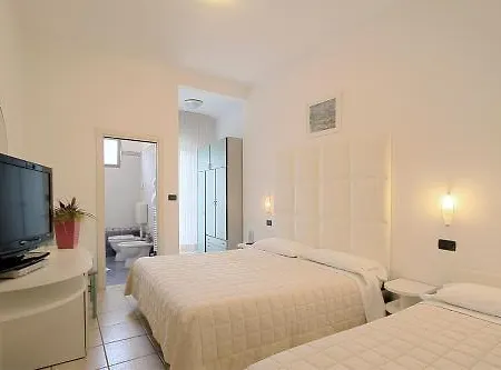 Flora Hotel 3*