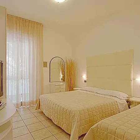 Flora Hotel
