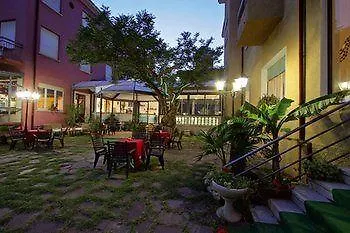 Hotel Flora 3*