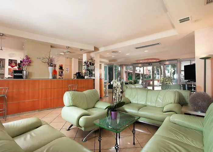 Flora فندق ميلانو ماريتيما