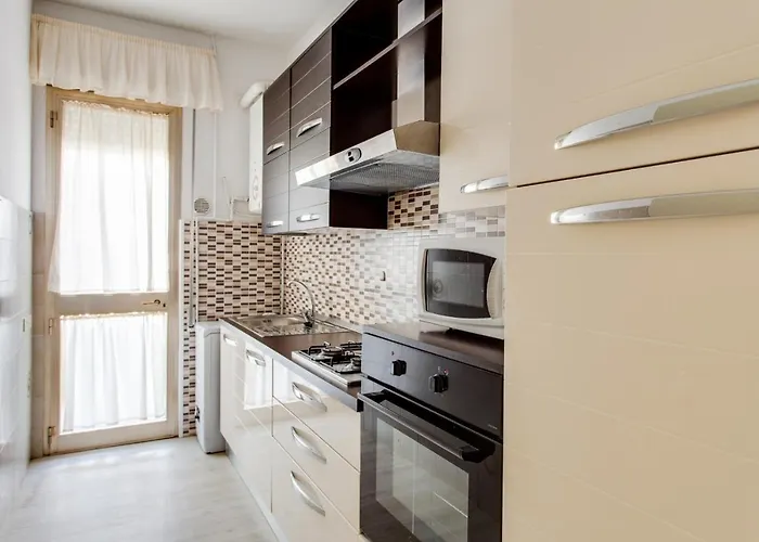 Flora ميلانو ماريتيما